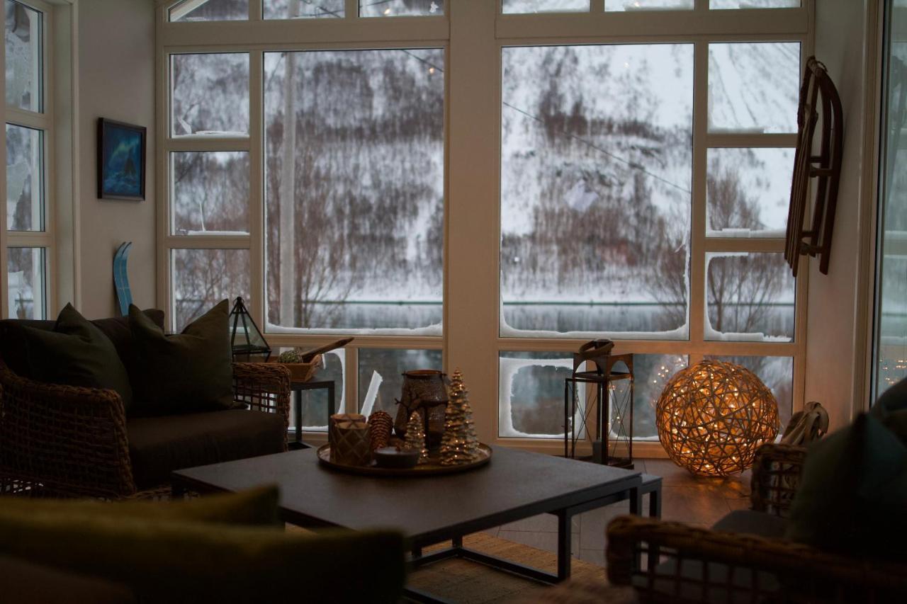 Kjosen Lodge, Lyngen. Lyngseidet エクステリア 写真