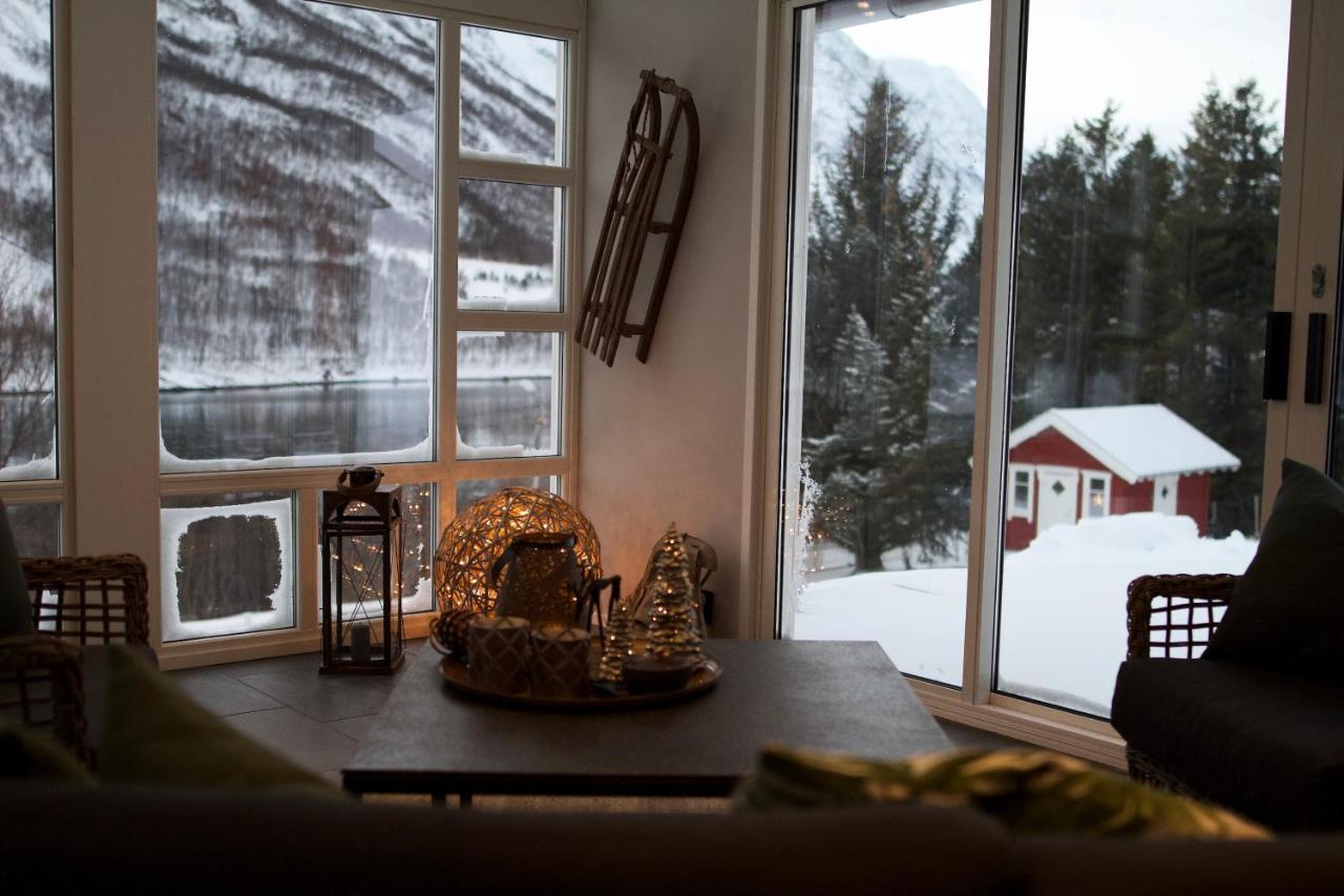 Kjosen Lodge, Lyngen. Lyngseidet エクステリア 写真