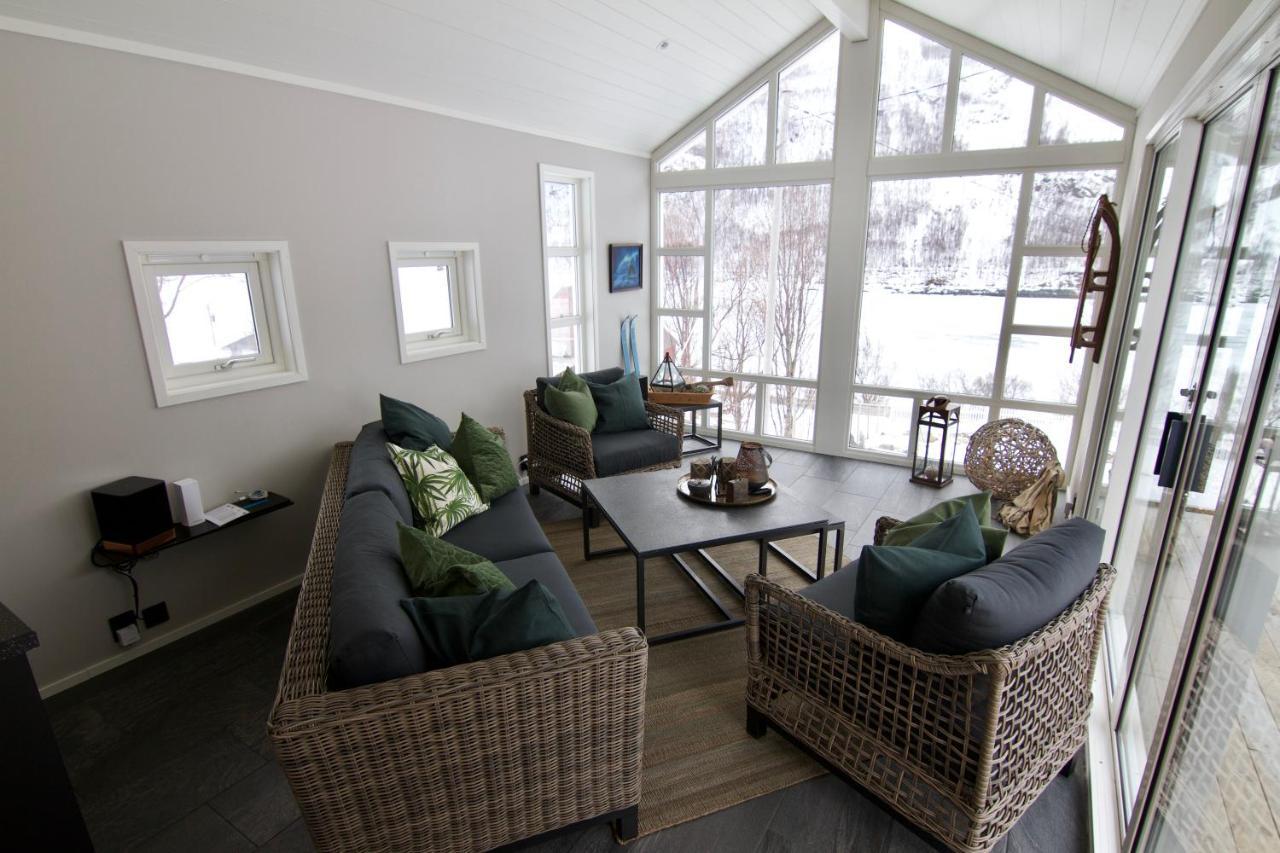 Kjosen Lodge, Lyngen. Lyngseidet エクステリア 写真