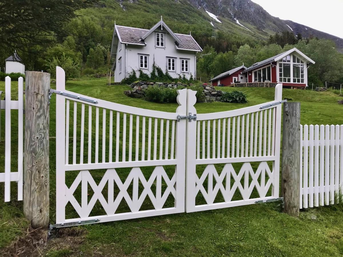 Kjosen Lodge, Lyngen. Lyngseidet エクステリア 写真