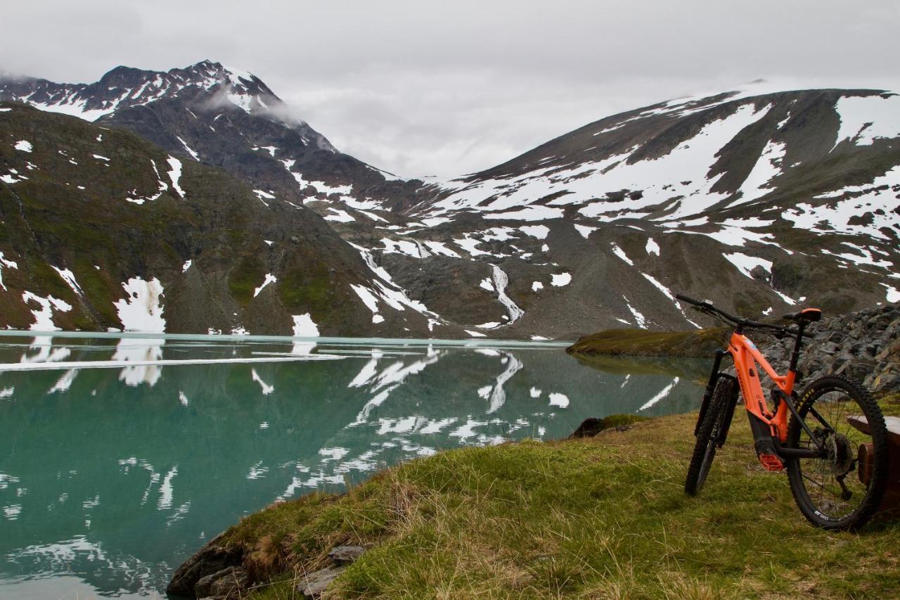 Kjosen Lodge, Lyngen. Lyngseidet エクステリア 写真